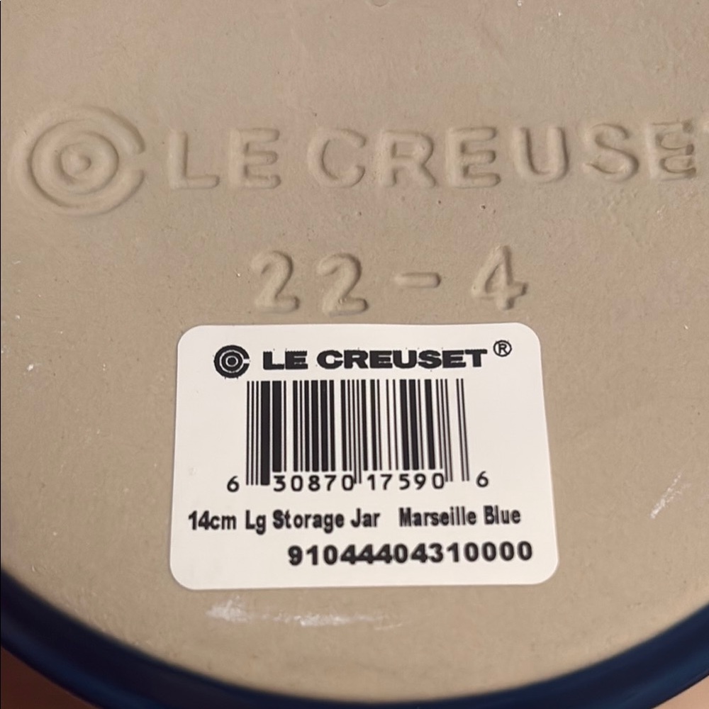 Le Creuset 14cm Large 2.5 quart Canister With Wood Lid Canister, Marseille Blue. - Picture 6 of 10